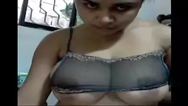 Pune teen girl seduces lover on webcam with big boobs