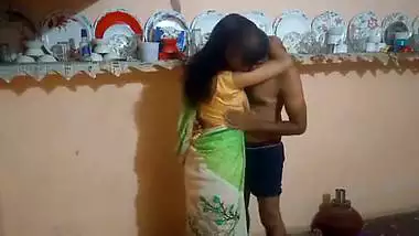 Desi husband fucks his wife in the Bangla xxx video