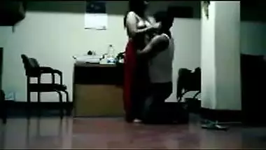 MATURE DESI INDIAN AUNTY SELFSHOT VIDEO BATHROOM