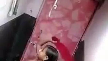 Desi teen sister naked bath capture by cousin voyeur video