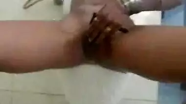 Sexy Gujarati Bhabhi Shaving Pussy Before Shower