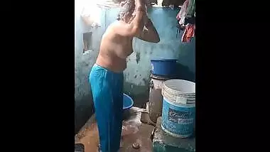 shabnam bhabhi erotic shower mms