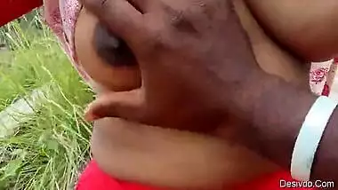 deshi hot girl freind boobs Prees in outdoor video