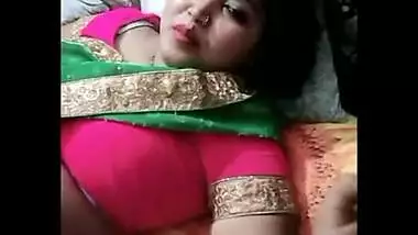Chubby housewife bhabhi manju maami hot show in bed.