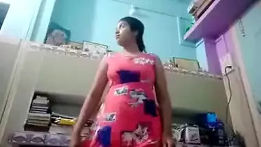 Desi sexy teen open her dress