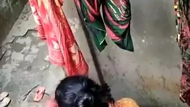Secretly recorded video of Bangladeshi bhabhi bathing