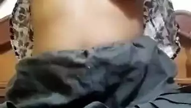 Desi sexy bhabi smll boobs