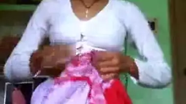 Young Indian Girl Stripping Saree On Cam