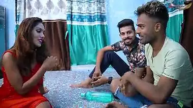 DESI GIRLFRIEND HARDCORE THREESOME FUCK WITH HER BOYFRIEND AND BOYFRIEND'S FRIEND FULL MOVIE ( HINDI AUDIO )