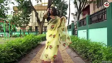 First On Net -smita Saree Fashion Shoot