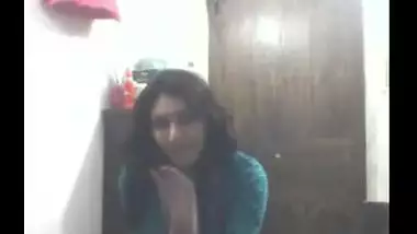 Big boobs gorgeous Bengali girl’s naked fingering