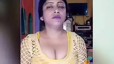 Desi Aunty showing cleavage on live cam.