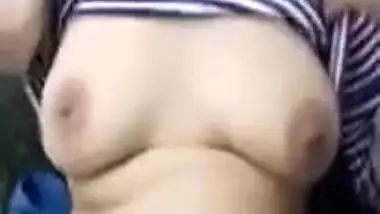 Desi Bhabhi's sex cunt and breasts are flaunted in a close-up XXX video