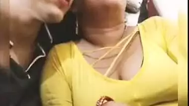 Desi Randi Bhabhi with lush lips does homemade XXX porn on camera