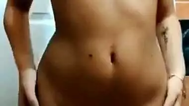 Beautiful desi girl show boob and pussy