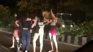 Sexy Shemales Stripping On Delhi Main Road