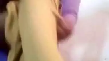 Desi girl in sari knows how to make hubby super-horny via videolink