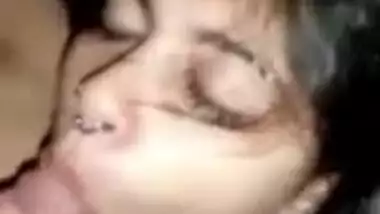 Horny Desi girl mouth fucking
