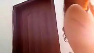 Sexy Pakistani girl nude video call with lover