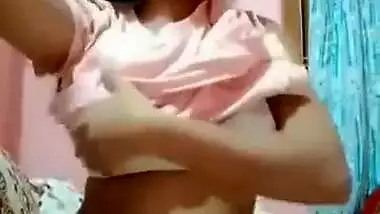Desi cute collage girl show her sexy boobs