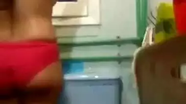 Indian sex slut goes to the bathroom not to wash but expose her XXX body