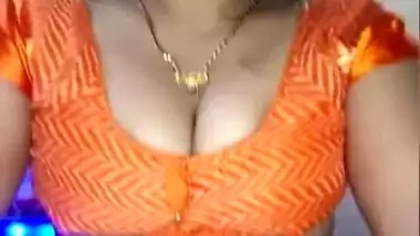 Super sexy Indian XXX wife showing her perfect boobs on cam