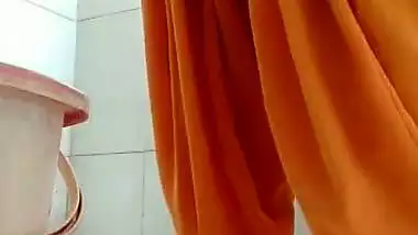 Big ass Punjabi sex aunty pissing viral clip