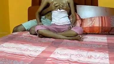 Sri Lankan Real Sexy Amateur Couple Homemade ෆෑන් කෙනෙක් එක්ක ෆන්