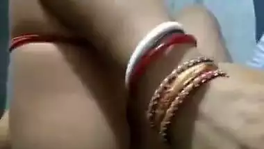 Mature affair bhabhi boob press in blanket viral MMS