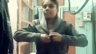 Cute Girl Showing For Bf With Hindi Talk Video