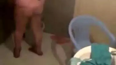 Pakistani aunty spycam footage from bathroom