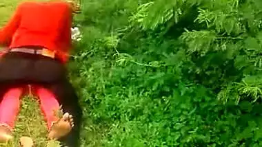 Desi lovers outdoor sex caught red handed