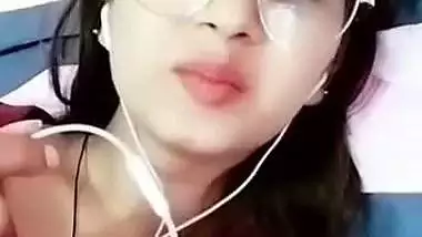 Cute girl flashes boobs in Chamet Pakistani sex chat