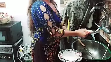 House-owner sticks XXX cock into Desi maid's cunt in the kitchen