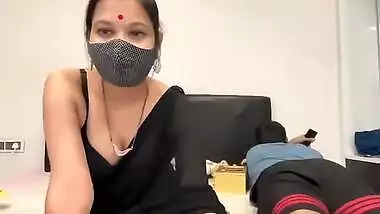 Cute Desi Wife Showing Ass and Giving Blowjob on Live