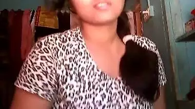 Desi cute bhabi show her hot boobs
