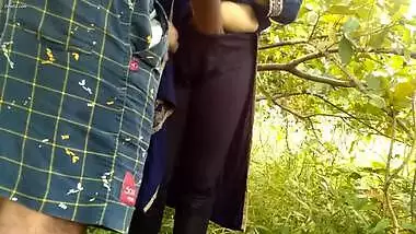 Desi aunty fucking in jungle