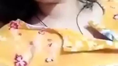 Hot Indian desi webcam girls live chat showing boobs