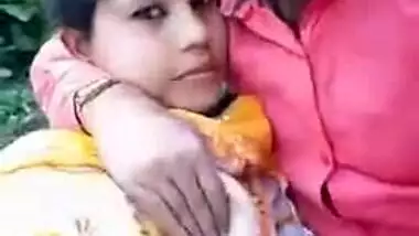 Indian pointer sisters engulfing outdoors sex MMS trending online