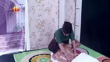 She started Massage but can't control herself !!!