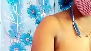 Stripchat Tamil girl Aarthi naked boobs showing