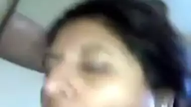 pretty slutry bhabhi giving blowjob to husband