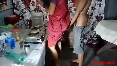 Desi bhabhi forgets about cooking when XXX cock drills her cunt