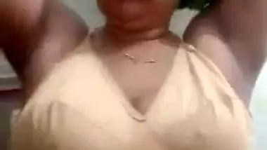 Punjabi girl sex tease huge melons viral nude