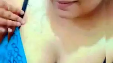 South Indian wife makes her own nude MMS