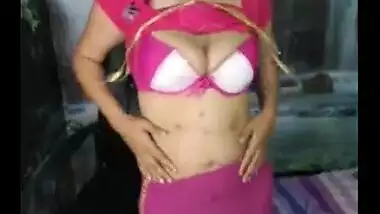 Mumbai high class escort girl Nandini exposed her big boobs and naked figure on cam