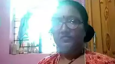Indian mature aunty showing boobs to lover