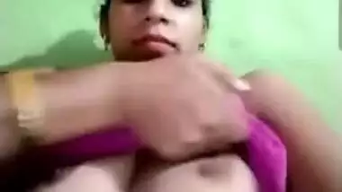 Bhabhi Showing Her Big Boobs
