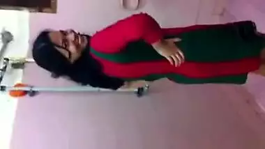 Beautiful Indian tamil girl with his boy friend in bath room