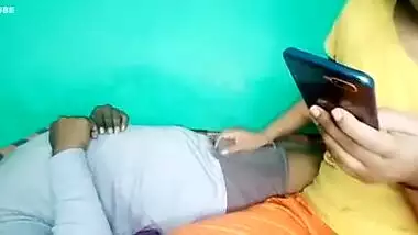 Sote Huye Bhai Se Behan Ne Jaga Kar Chudayi Karwayi With Bhai Behan